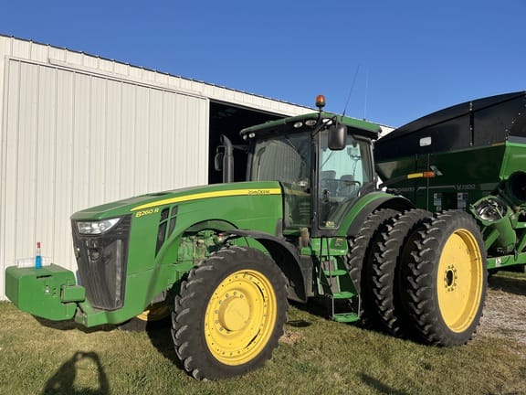 2013 John Deere 8260R Equipment Image0