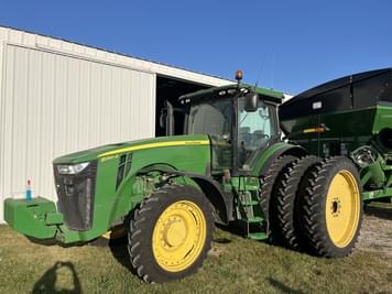 Main image John Deere 8260R
