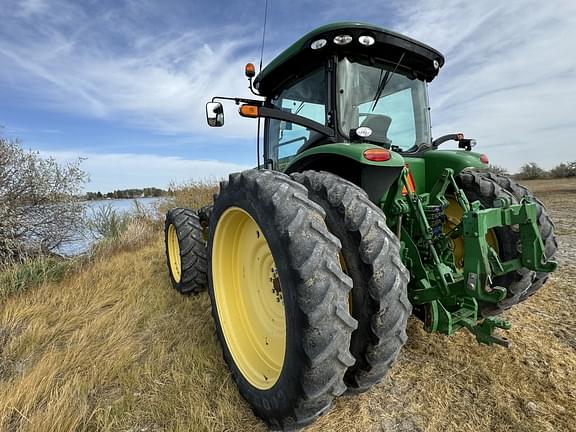 Image of John Deere 8260R equipment image 3