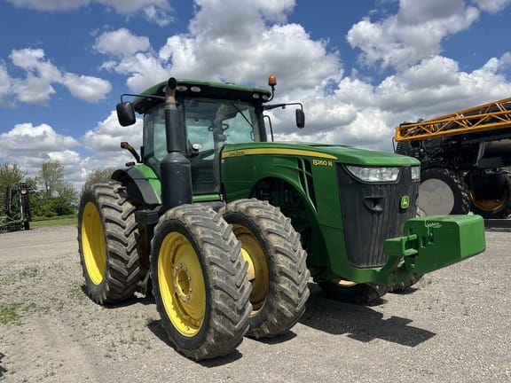 2013 John Deere 8260R Equipment Image0