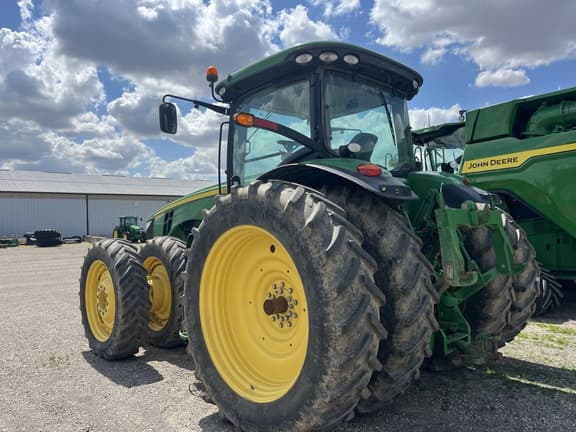 Image of John Deere 8260R equipment image 2