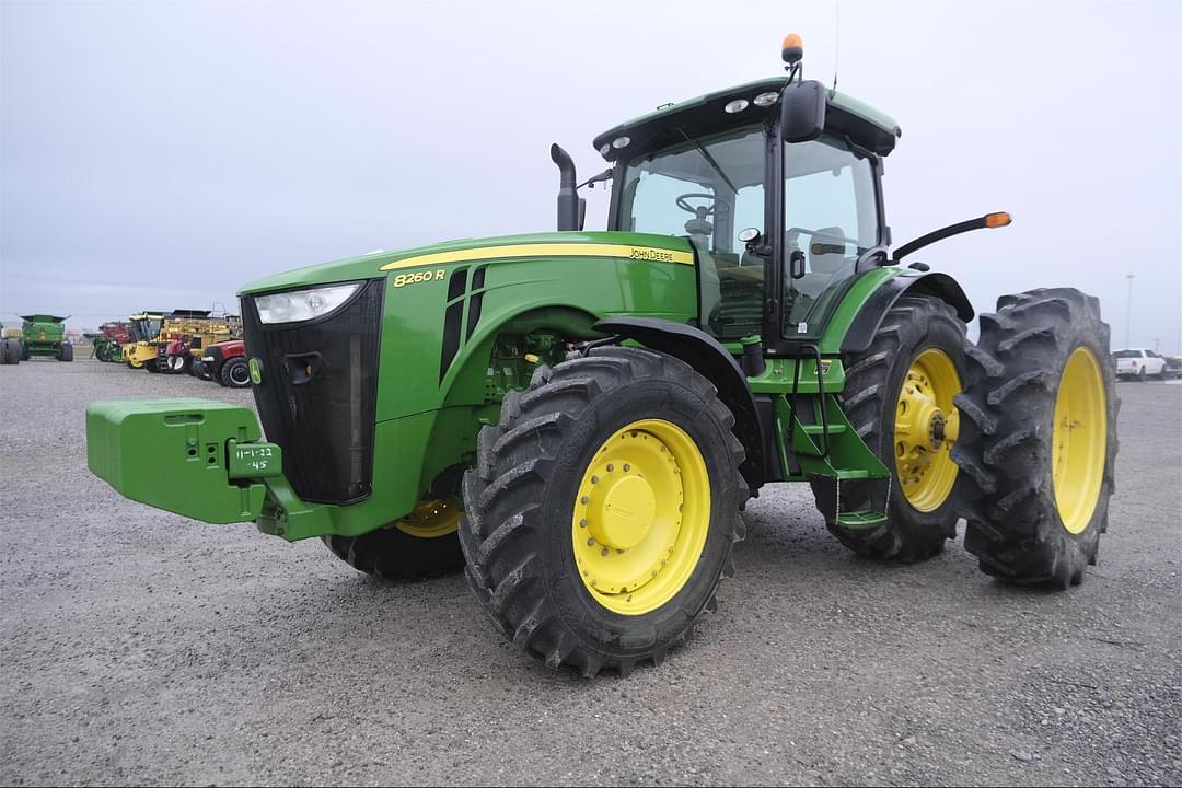 Image of John Deere 8260R Primary image