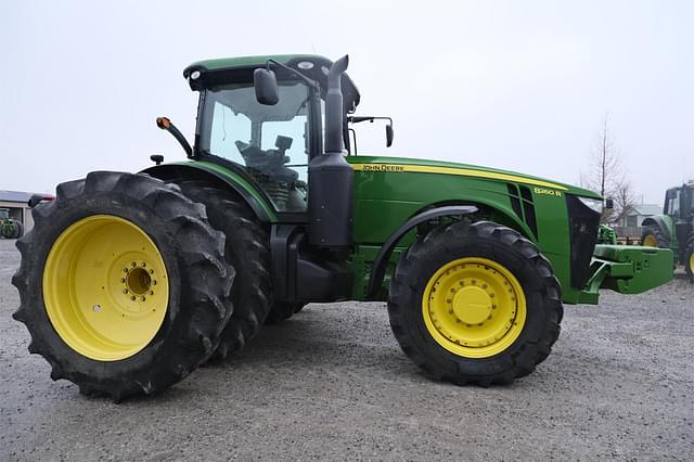 Image of John Deere 8260R equipment image 3