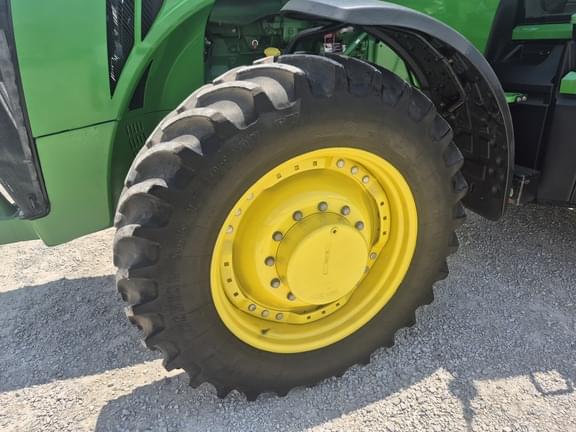 Image of John Deere 8260R equipment image 4
