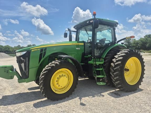 Image of John Deere 8260R Primary image