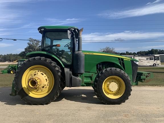 Image of John Deere 8260R equipment image 3