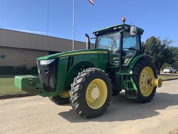 Image of John Deere 8260R equipment image 1