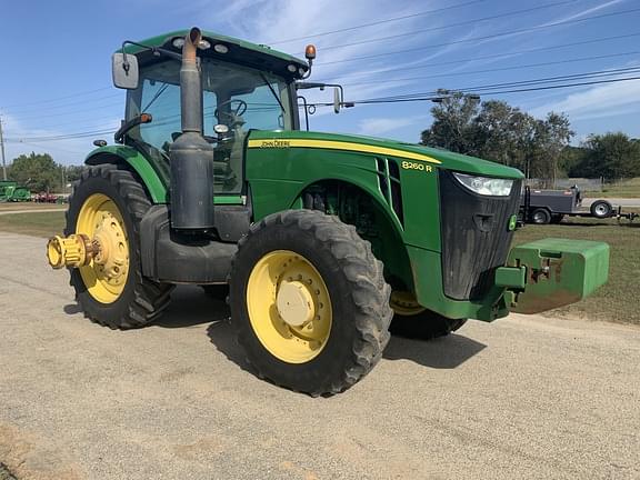 Image of John Deere 8260R Primary image