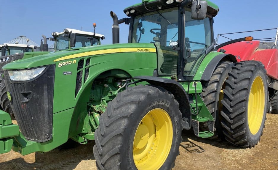 2013 John Deere 8260R Equipment Image0