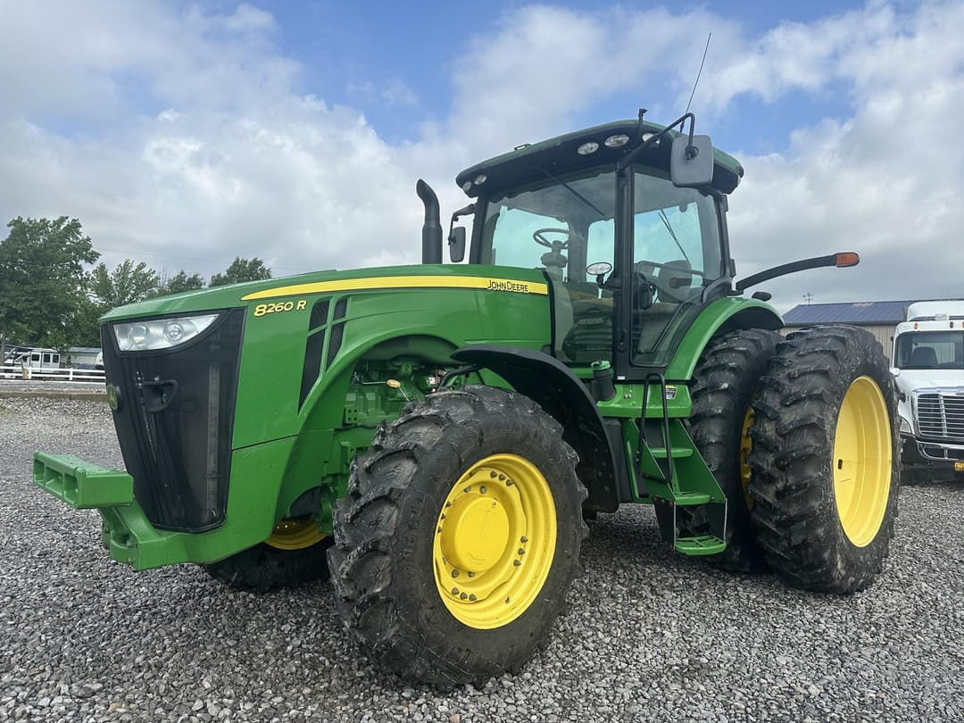 Image of John Deere 8260R Primary image