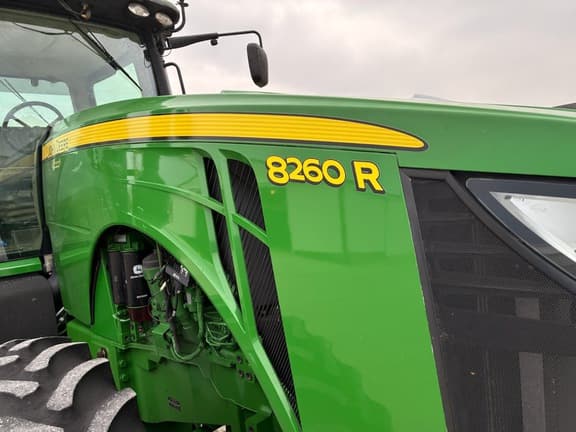 Image of John Deere 8260R equipment image 4
