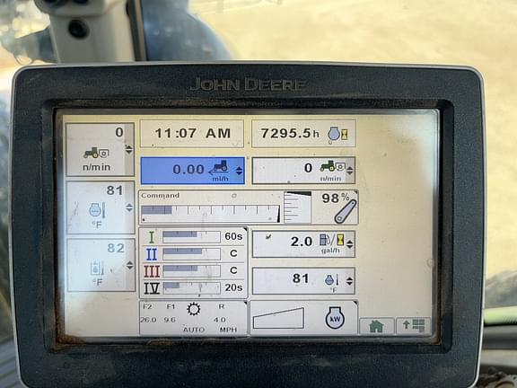 Image of John Deere 8260R equipment image 4