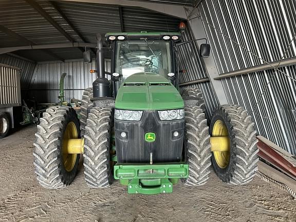 Image of John Deere 8260R equipment image 1