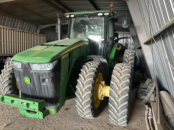 Image of John Deere 8260R equipment image 2