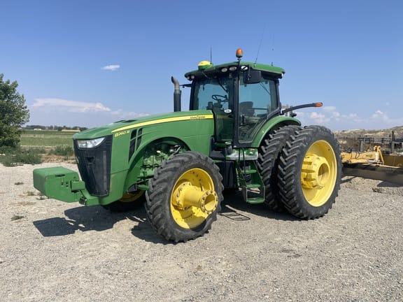2013 John Deere 8260R Equipment Image0