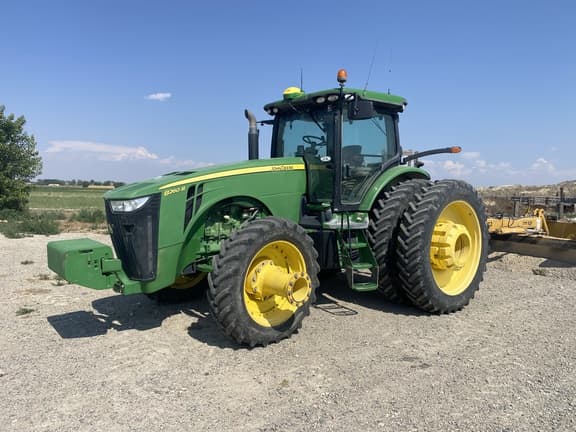 Image of John Deere 8260R Primary image
