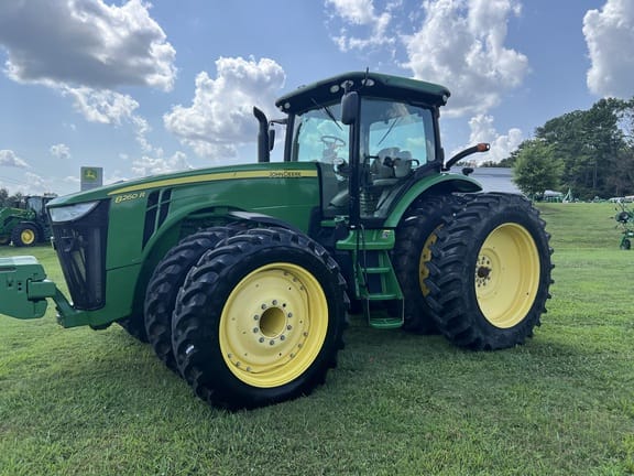 2013 John Deere 8260R Equipment Image0