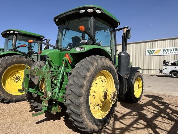 Image of John Deere 8260R equipment image 3