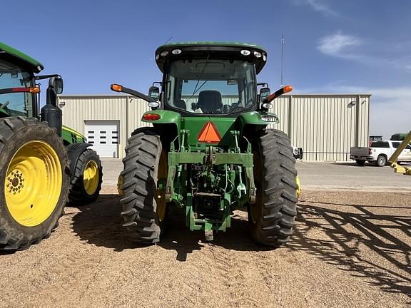 Image of John Deere 8260R equipment image 4