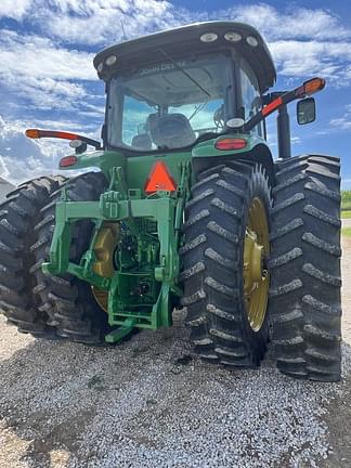 Image of John Deere 8260R equipment image 2