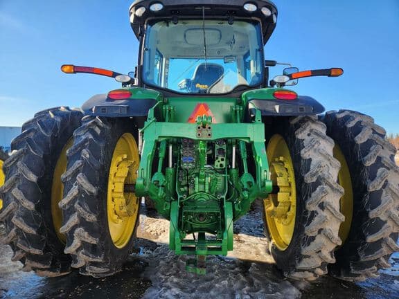 Image of John Deere 8260R equipment image 4