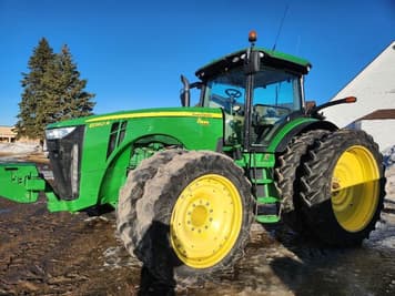 Main image John Deere 8260R