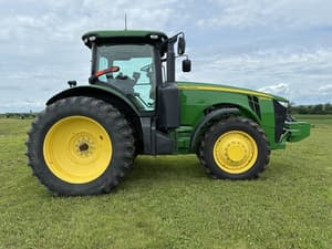 2013 John Deere 8260R Image