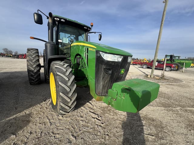 Image of John Deere 8260R equipment image 3