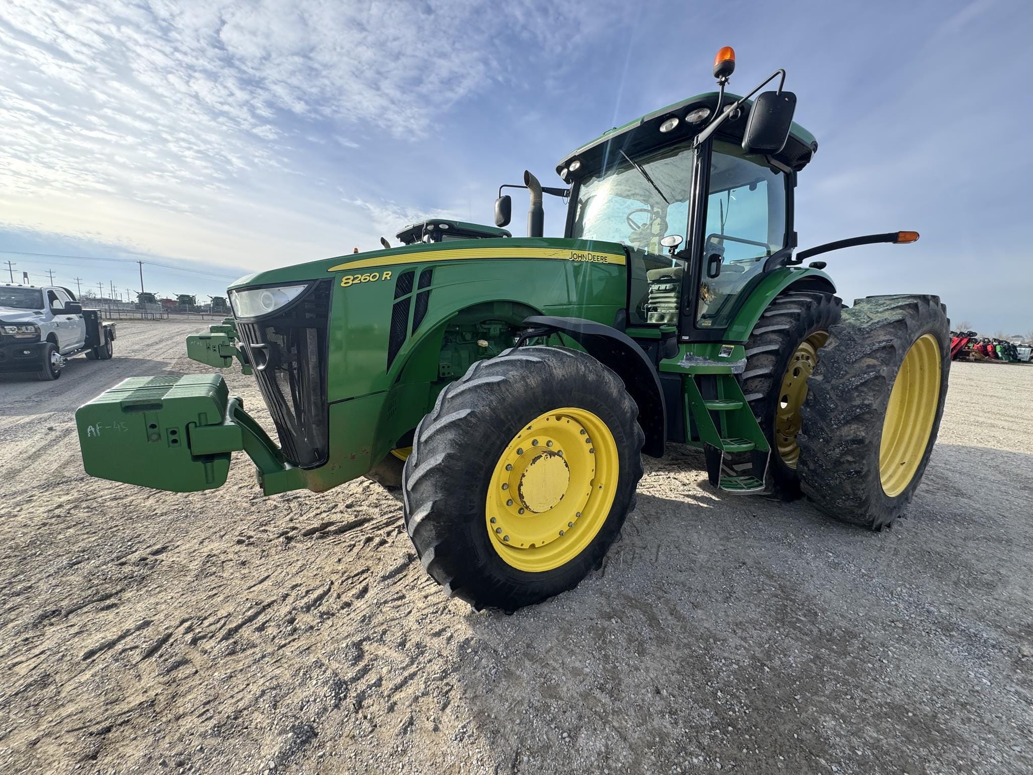 2013 John Deere 8260R Equipment Image0