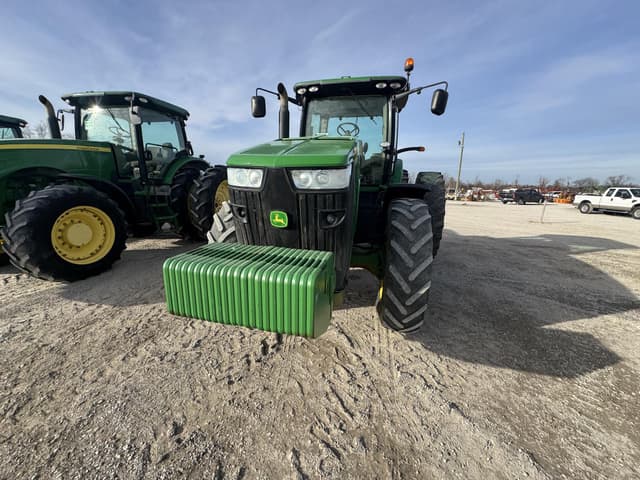 Image of John Deere 8260R equipment image 2