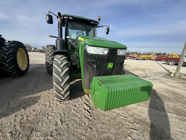 Image of John Deere 8260R equipment image 4