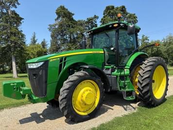 Main image John Deere 8260R