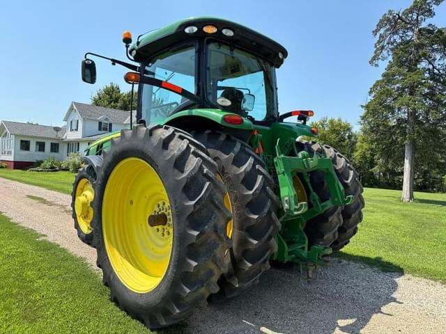 Image of John Deere 8260R equipment image 2