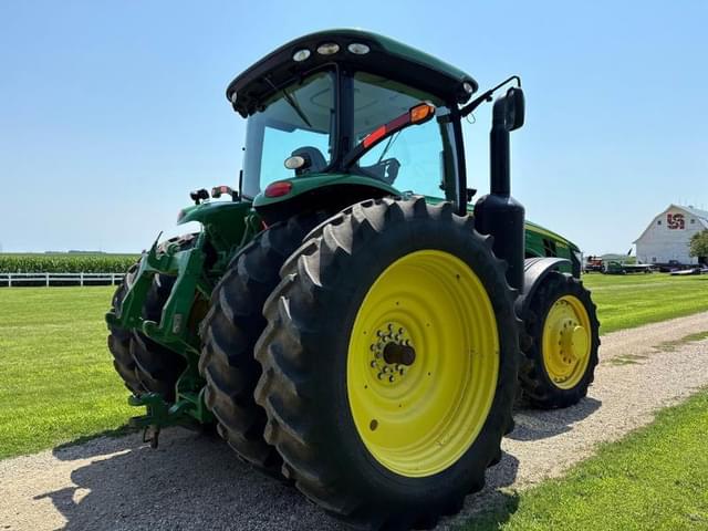 Image of John Deere 8260R equipment image 4