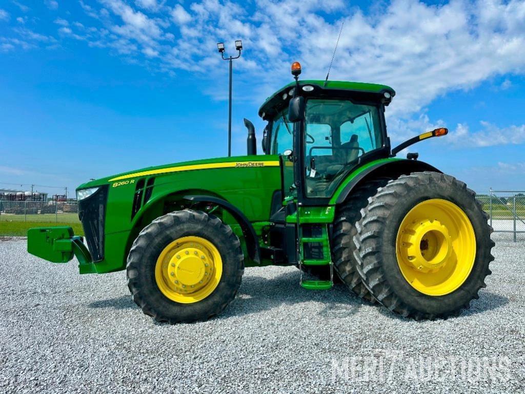 Image of John Deere 8260R Primary image
