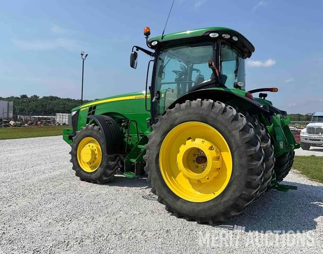 Image of John Deere 8260R equipment image 3