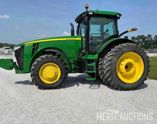 Image of John Deere 8260R equipment image 2