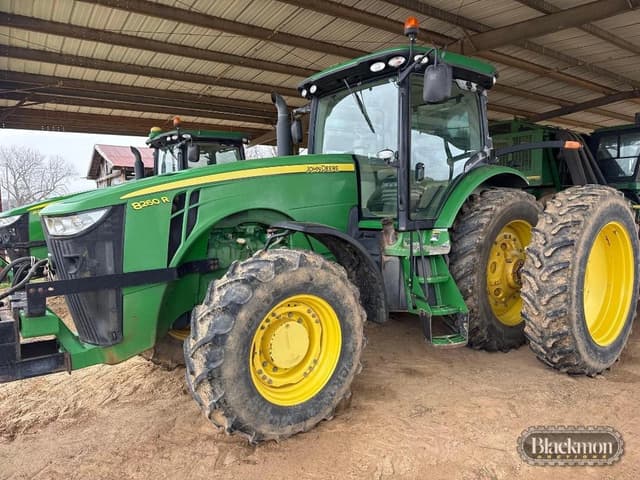 Image of John Deere 8260R equipment image 1