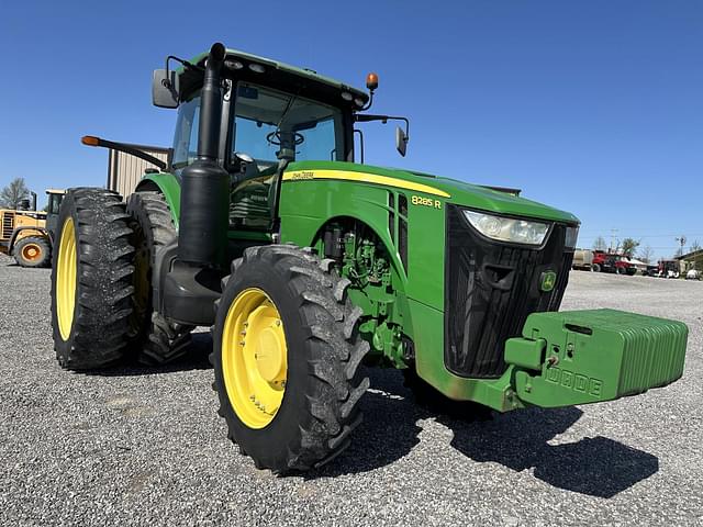 Image of John Deere 8285R equipment image 1