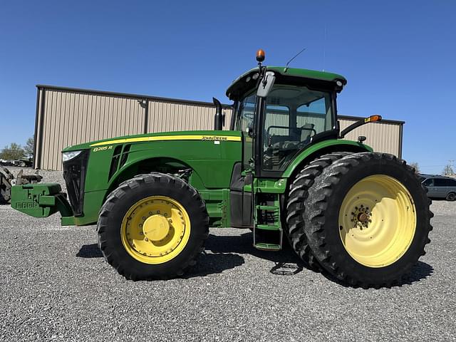 Image of John Deere 8285R equipment image 2