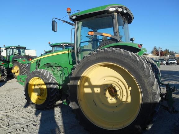 Image of John Deere 8285R equipment image 3