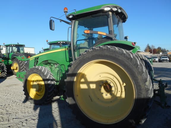 Image of John Deere 8285R equipment image 2