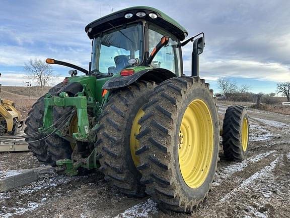 Image of John Deere 8285R equipment image 1