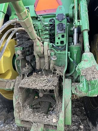 Image of John Deere 8285R equipment image 2