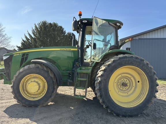 Image of John Deere 8285R equipment image 1