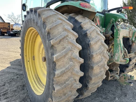 Image of John Deere 8285R equipment image 3
