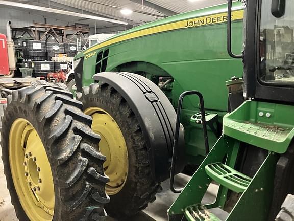 Image of John Deere 8285R equipment image 4