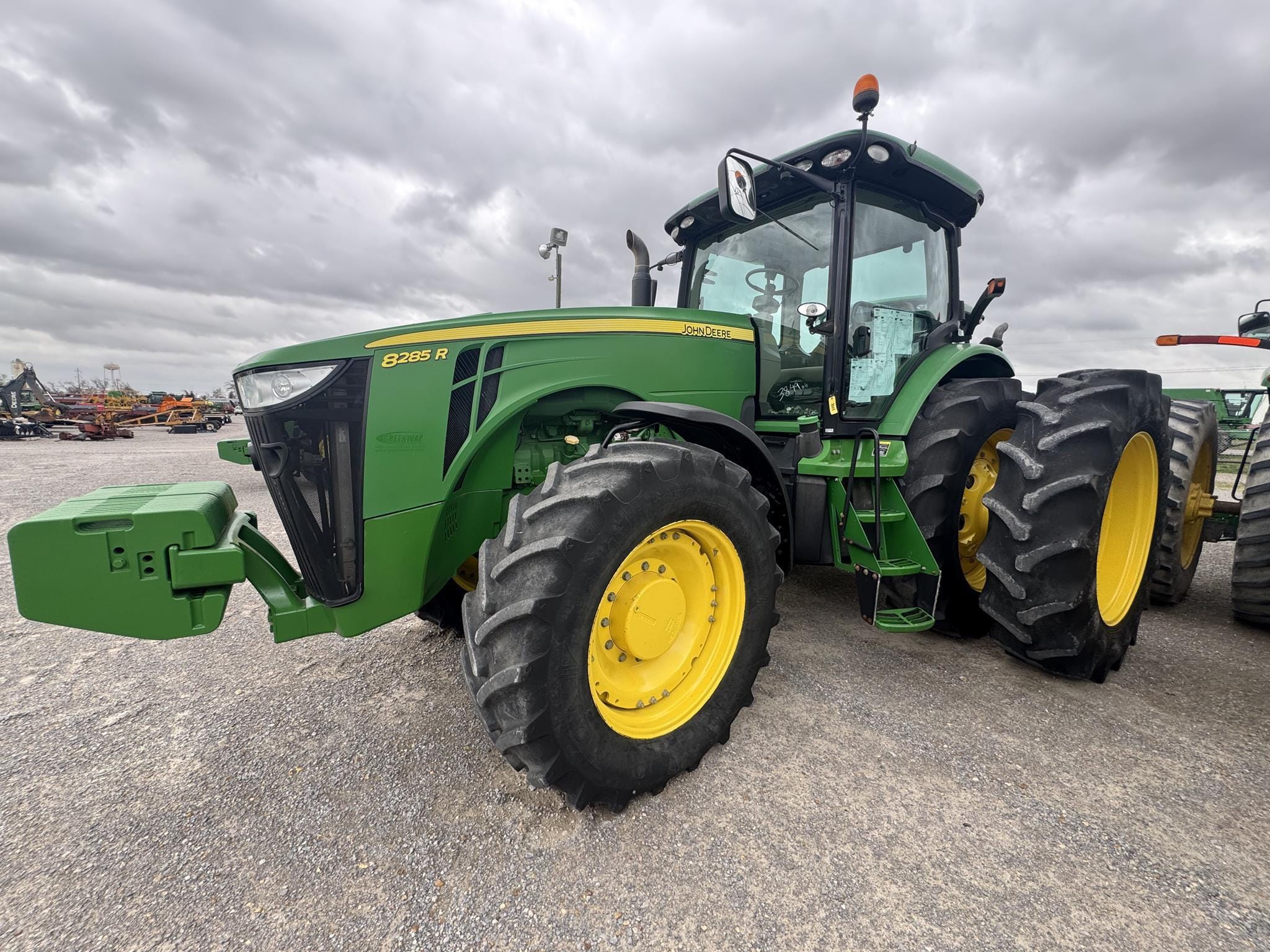 2013 John Deere 8285R Equipment Image0