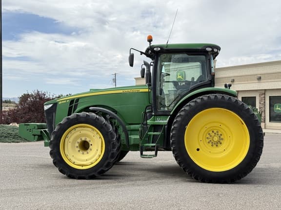 Image of John Deere 8285R equipment image 1