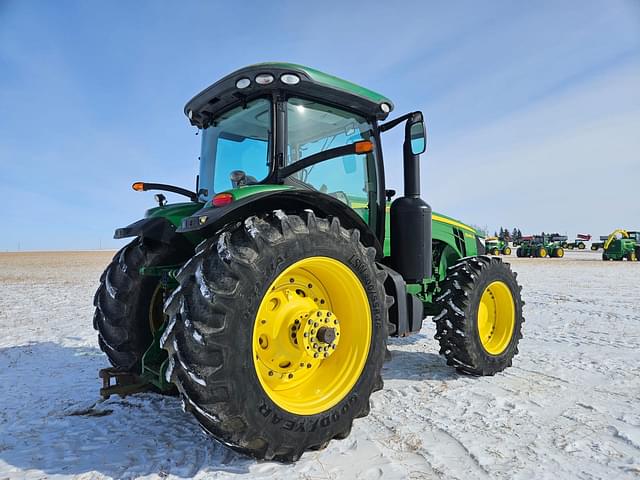 Image of John Deere 8285R equipment image 2